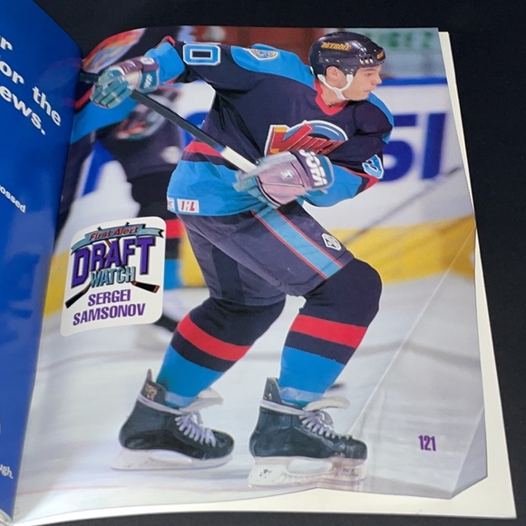 Toronto Maple Leafs Official Magazine 96-97 Maple Leafs Detroit Red Wings Sports - Picture 9 of 9